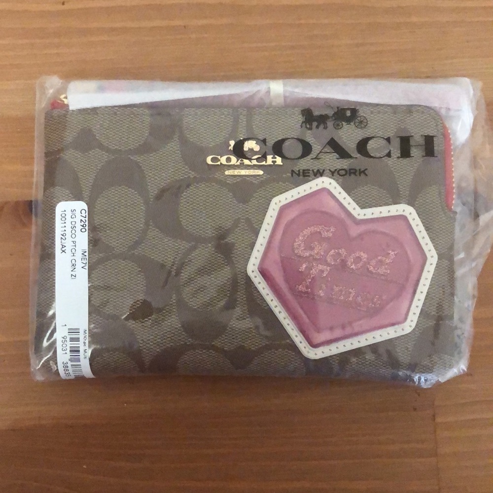 ‼️New Coach Corner Zip Wristlet In Signature Canvas With Disco Patches